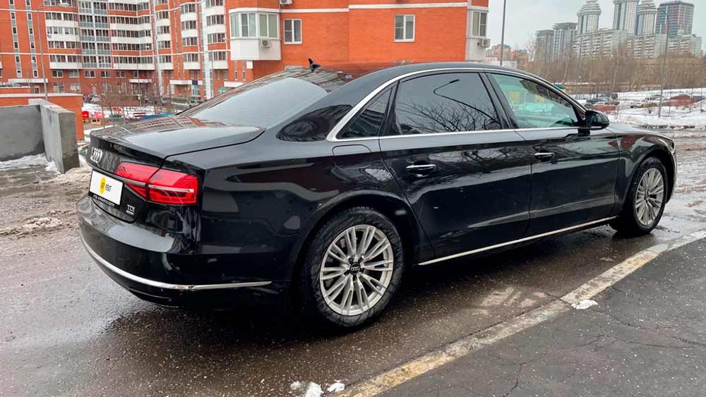 Audi A8 1184