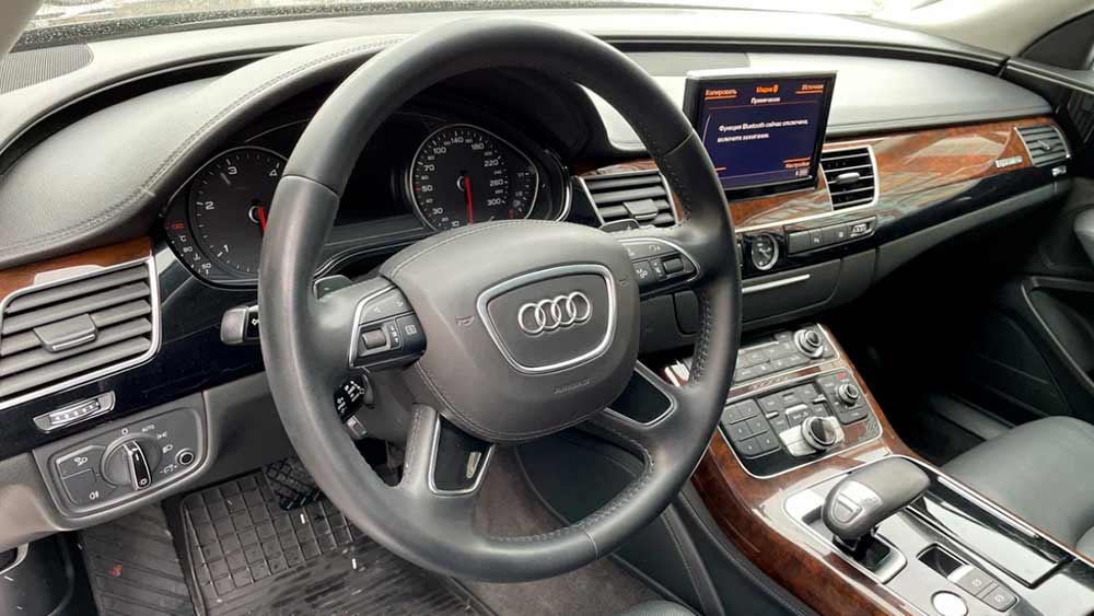Audi A8 1184