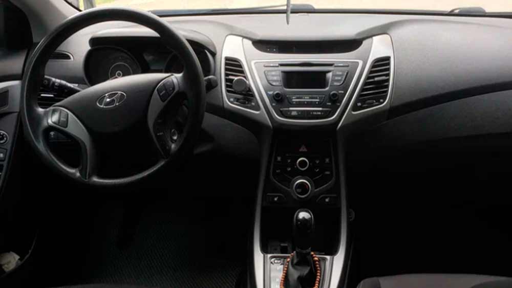 Hyundai Elantra — аренда автомобиля