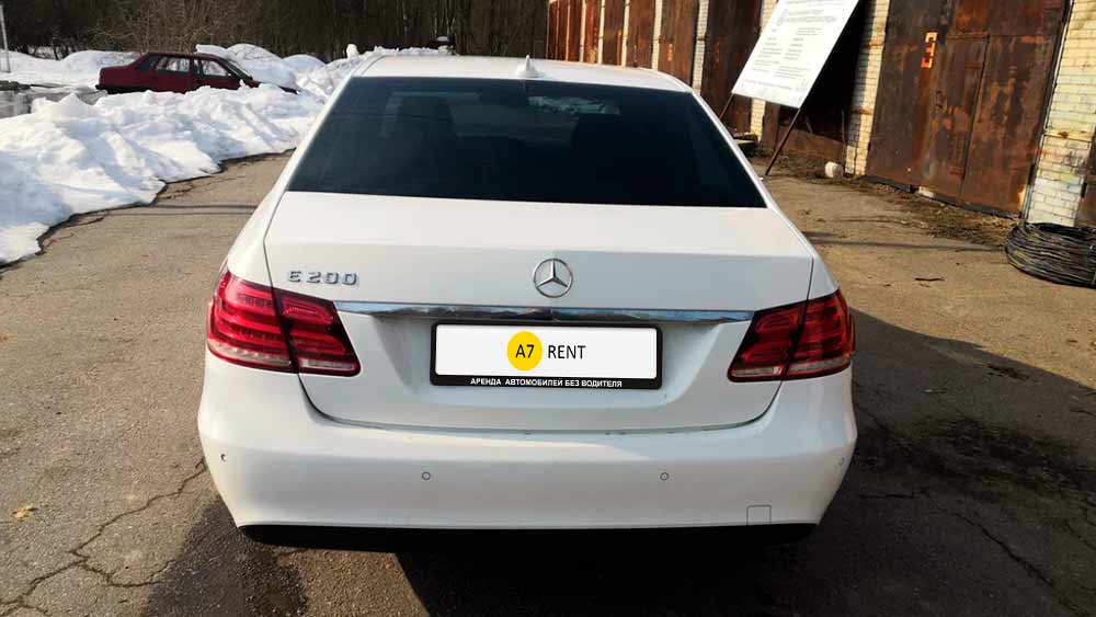 Mercedes-Benz E — аренда автомобиля
