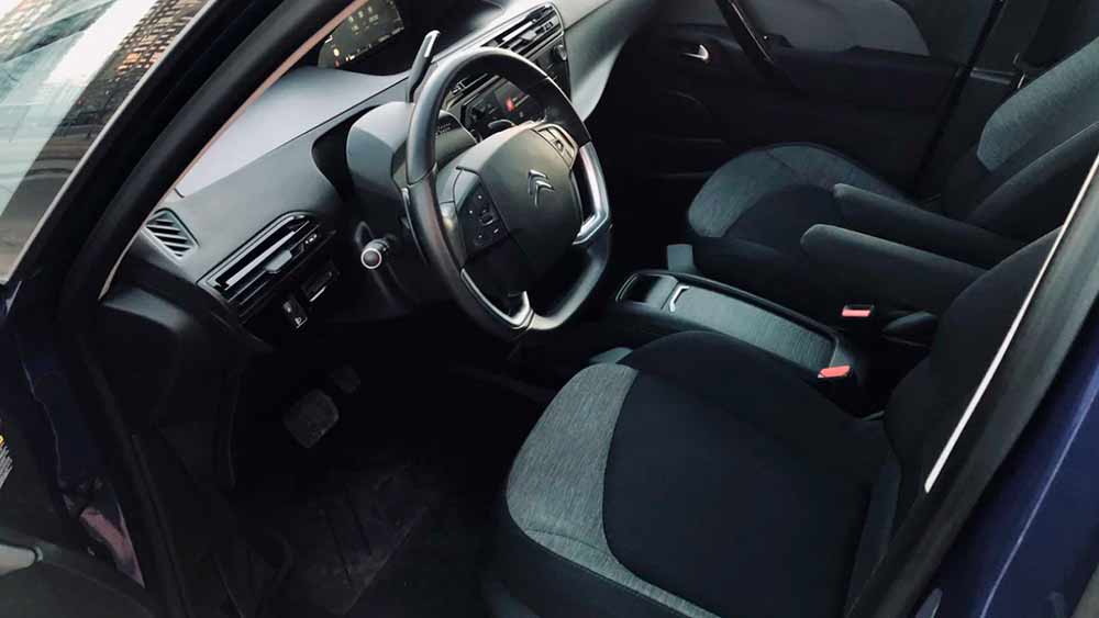 Citroen C4 Picasso — аренда автомобиля