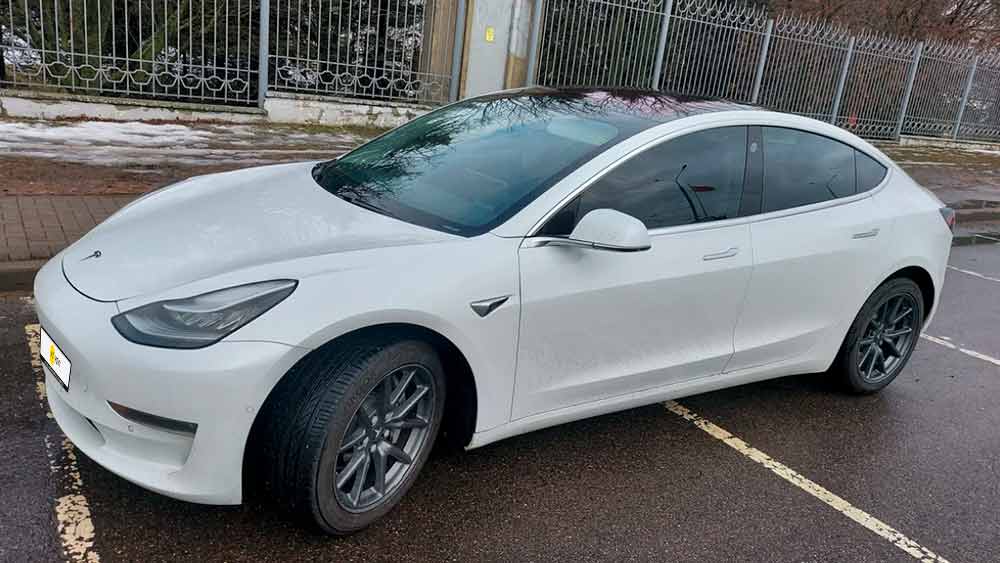 Tesla Model 3 — аренда автомобиля