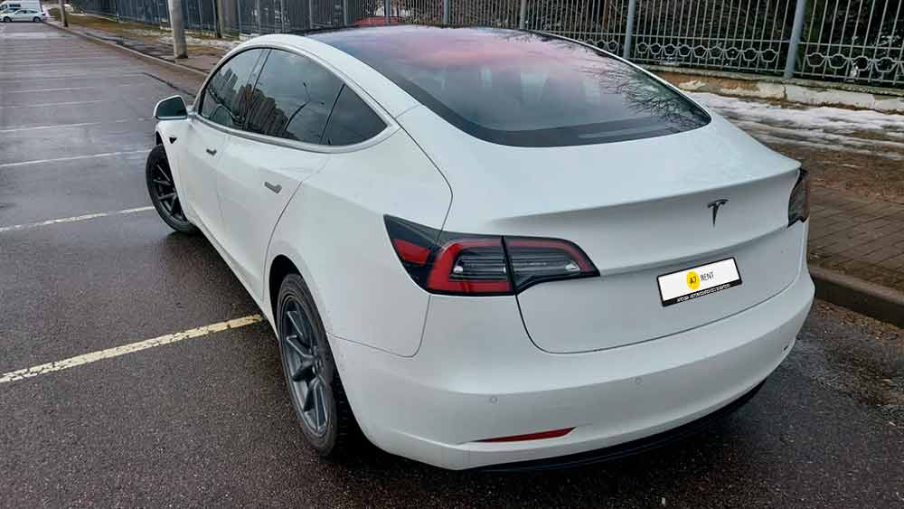 Tesla Model 3 — аренда автомобиля