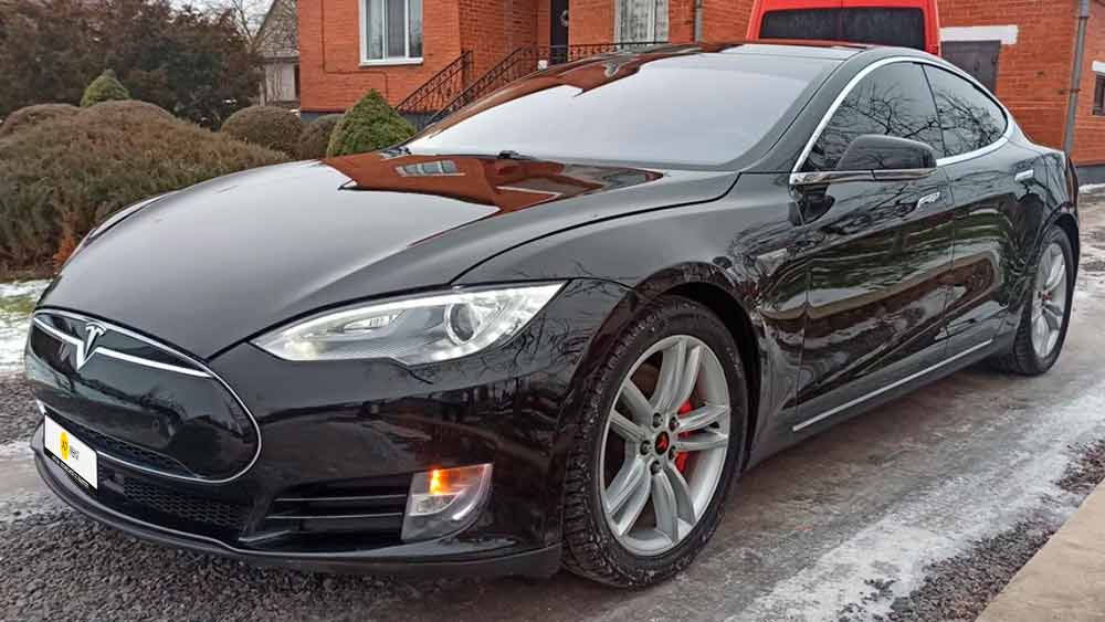 Tesla Model S — аренда автомобиля
