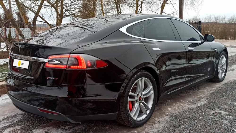 Tesla Model S — аренда автомобиля