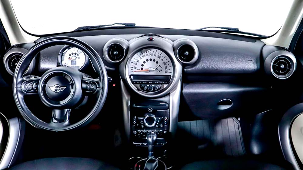 MINI Countryman — аренда автомобиля