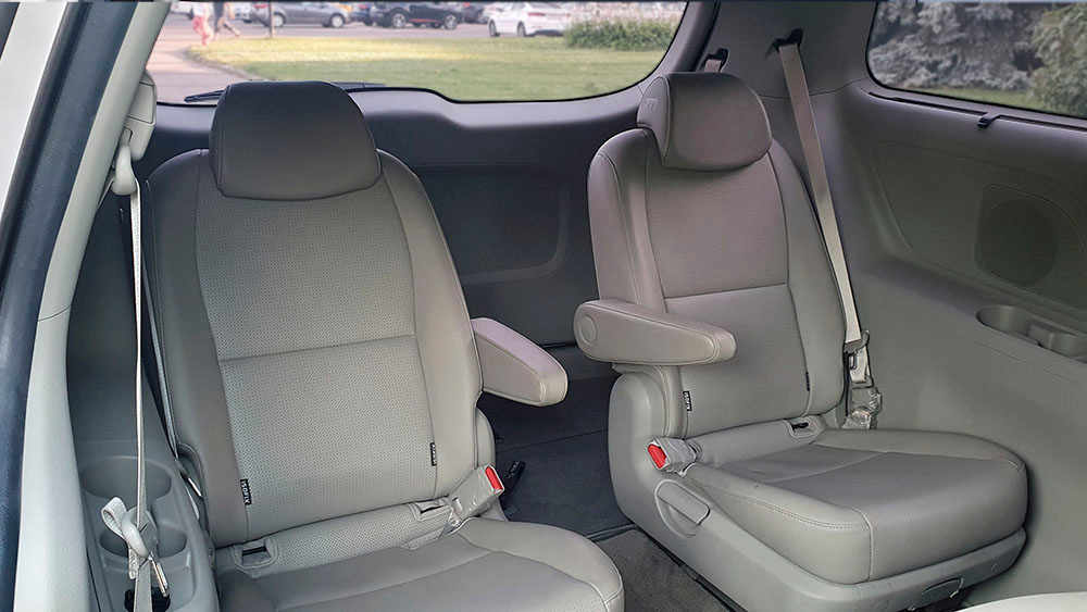 KIA Carnival 1426