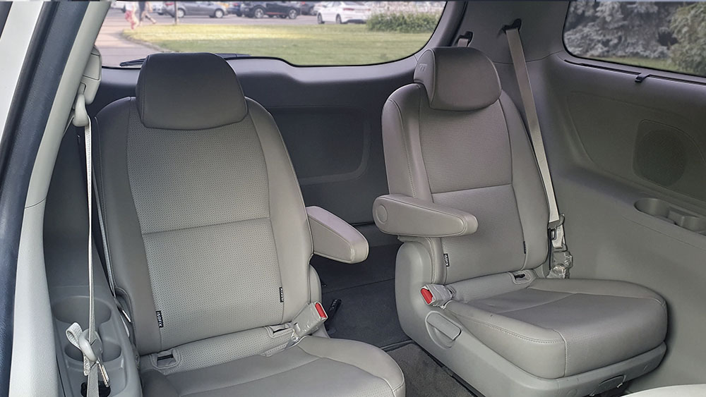 KIA Carnival 1426