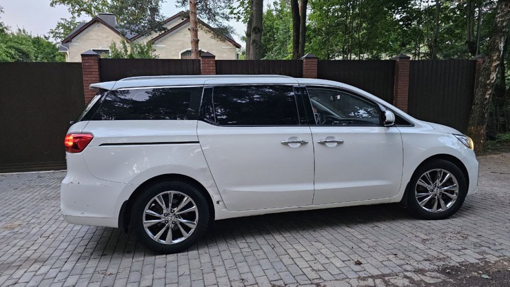 KIA Carnival 1426
