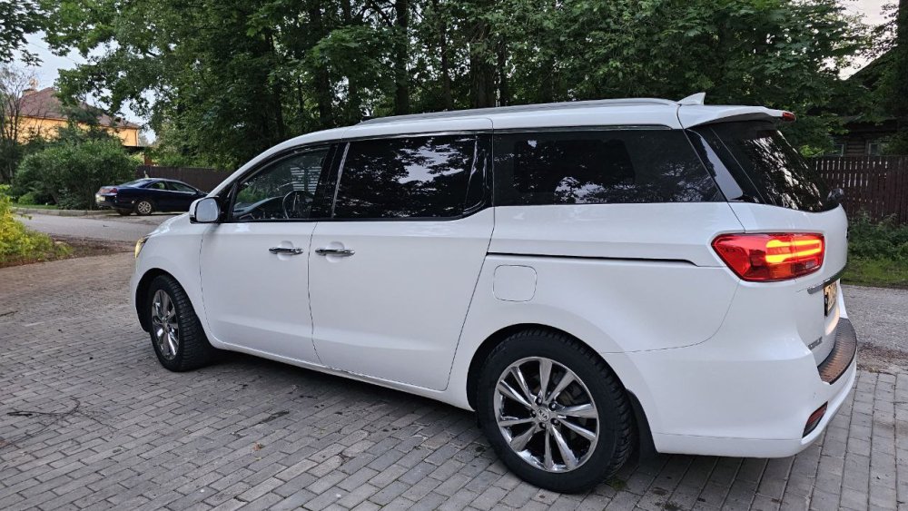 KIA Carnival 1426
