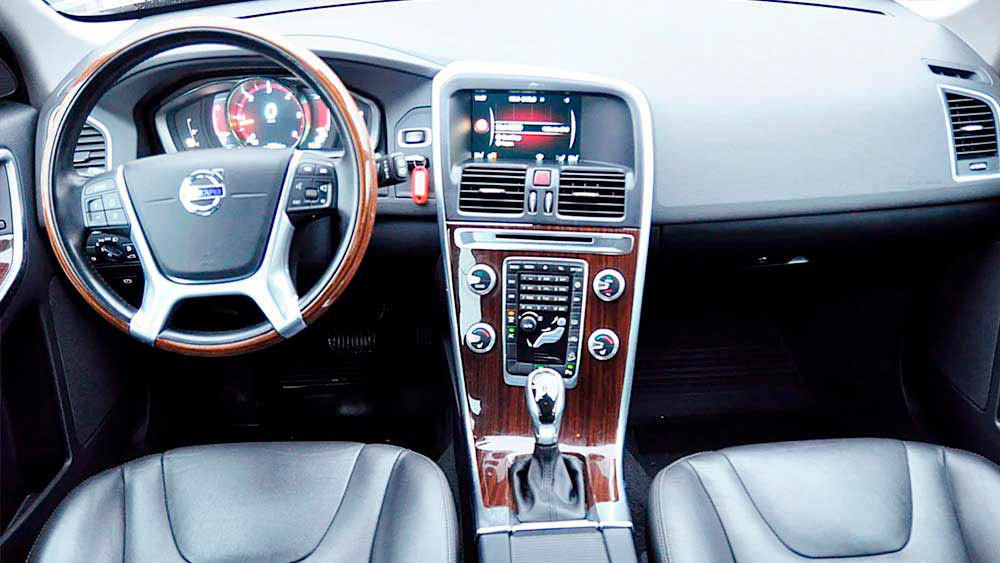 Volvo XC60 — аренда автомобиля