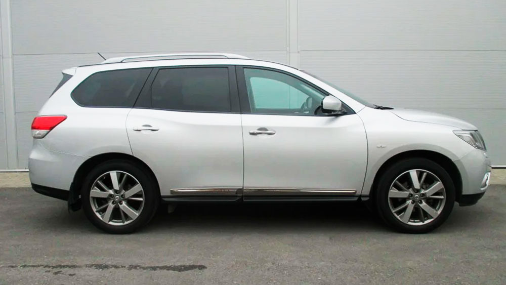 Nissan Pathfinder 230