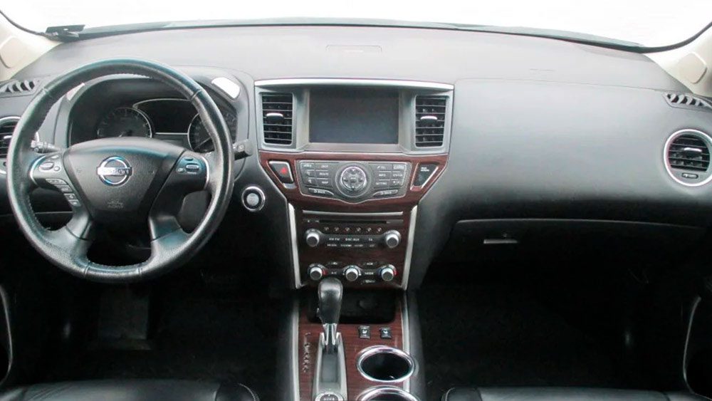 Nissan Pathfinder 230