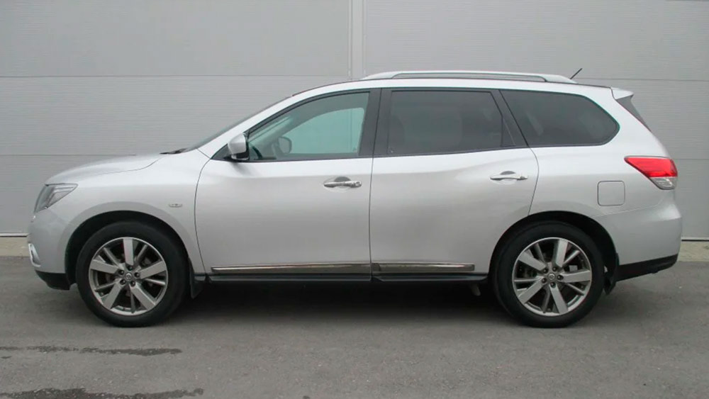 Nissan Pathfinder 230