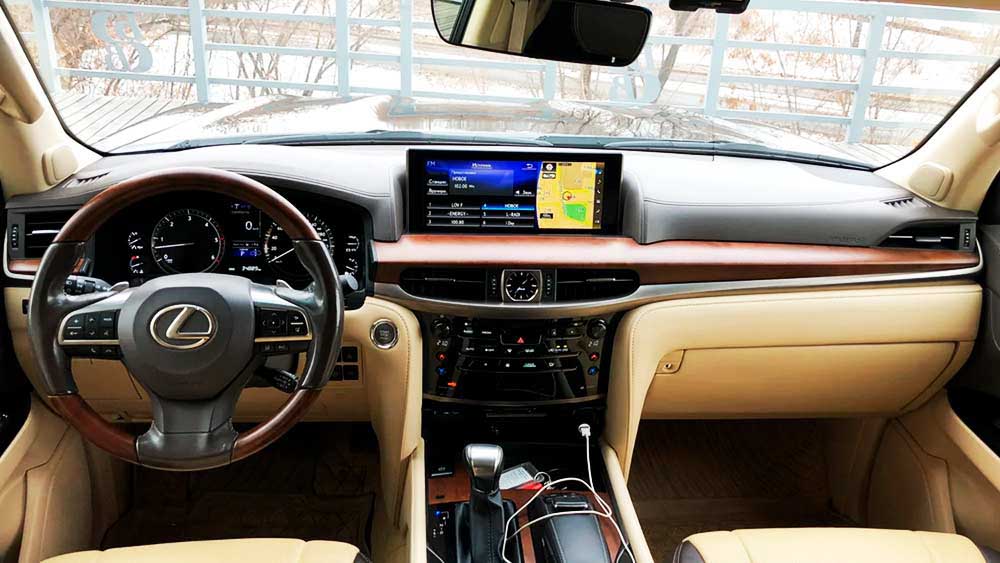 Lexus LX 242