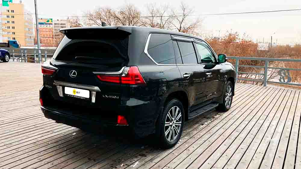 Lexus LX 242