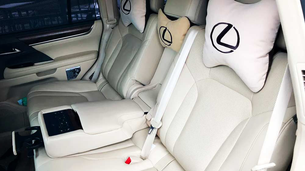 Lexus LX 242