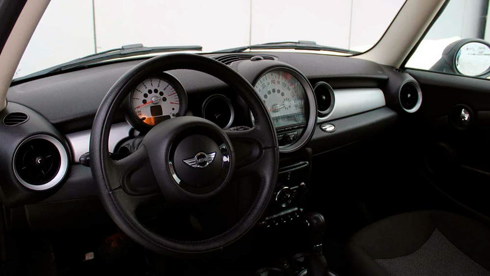 MINI Cooper — аренда автомобиля
