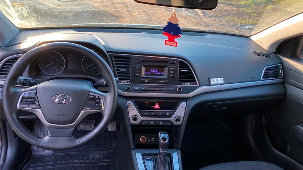 Hyundai Elantra — аренда автомобиля