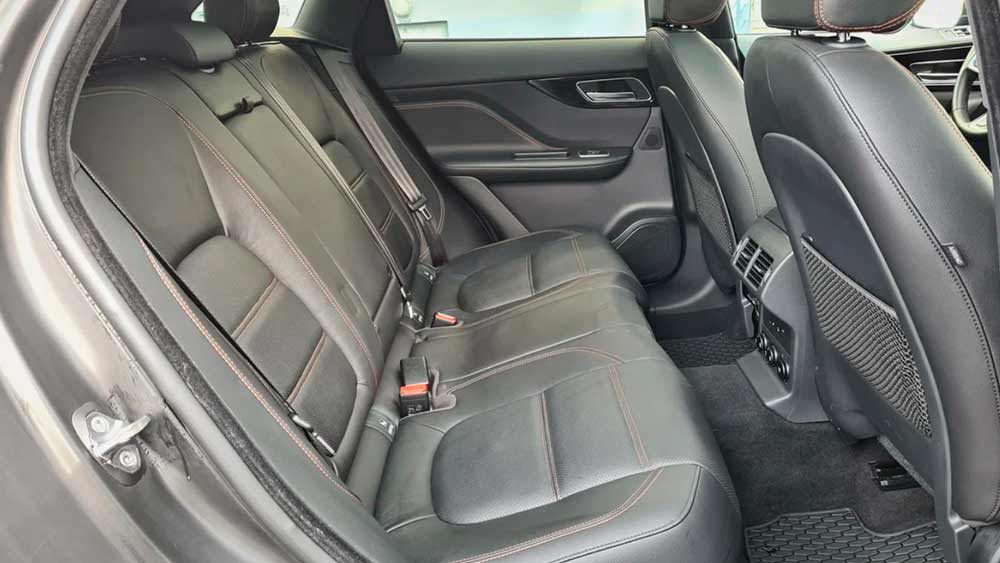 Jaguar F-Pace 484