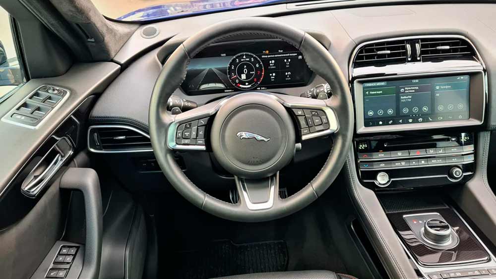 Jaguar F-Pace 484