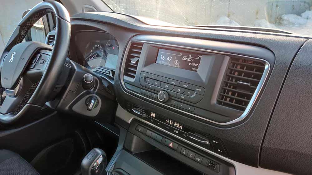 Peugeot Traveller 525