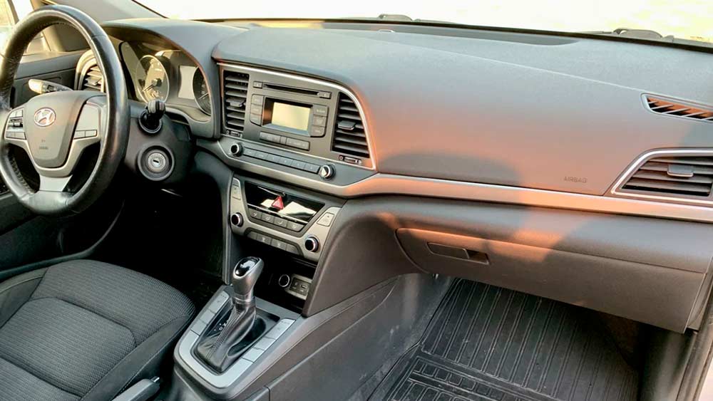 Hyundai Elantra — аренда автомобиля