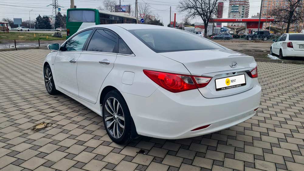 Hyundai Sonata 745