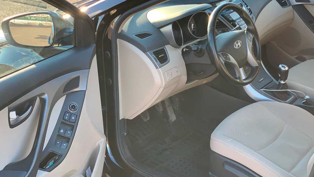Hyundai Elantra — аренда автомобиля
